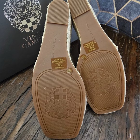 Vince Camuto Molisanas - Picture 3 of 8